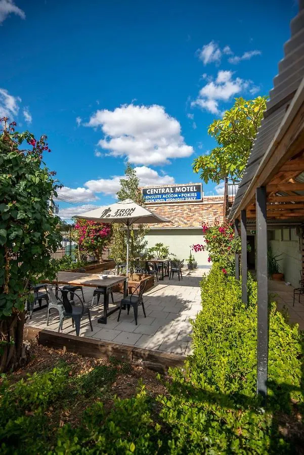 Longreach Most Central Motel 2*,